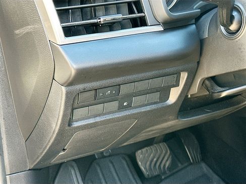 Used 2022 Mitsubishi Outlander ES image 10