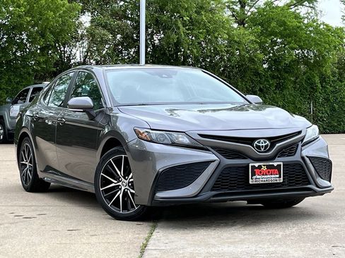 Used 2024 Toyota Camry SE w/ Convenience Package FWD image 2