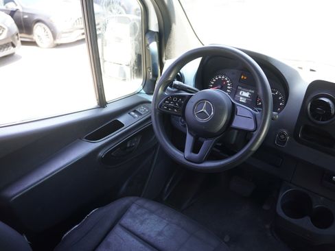 Used 2023 Mercedes-Benz Sprinter 2500 image 21