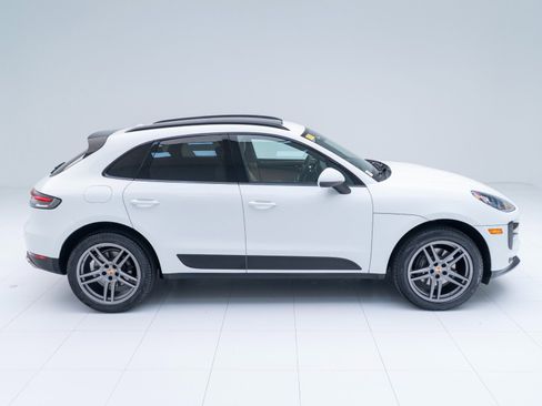 Certified 2019 Porsche Macan image 8