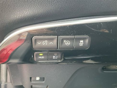 Used 2020 Toyota Prius L Eco image 30