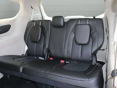 Used 2021 Chrysler Voyager Lxi image 27