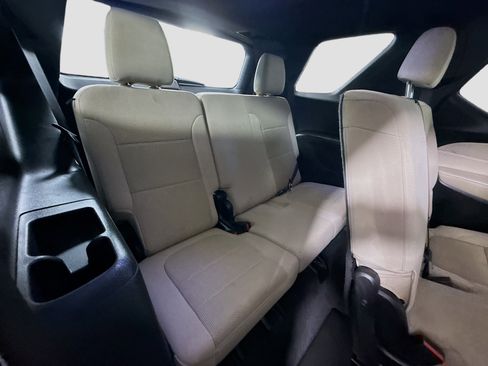 Used 2023 Chevrolet Traverse LS image 41