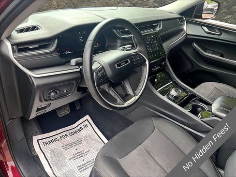 Used 2023 Jeep Grand Cherokee Laredo AWD/4WD image 10