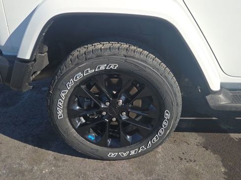 Used 2023 Jeep Wrangler Unlimited Sahara w/ Cold Weather Group image 6