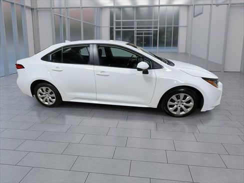 Certified 2025 Toyota Corolla LE image 9