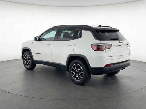 Used 2025 Jeep Compass Trailhawk AWD/4WD image 6