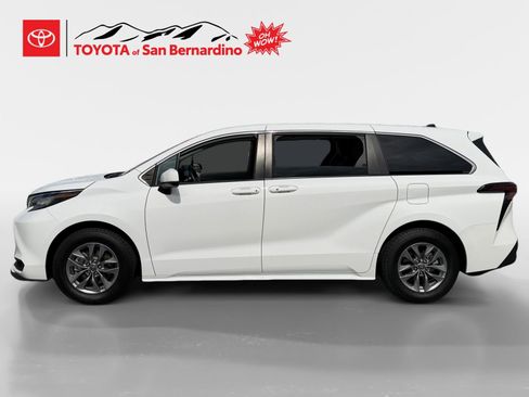 Certified 2023 Toyota Sienna LE FWD image 2