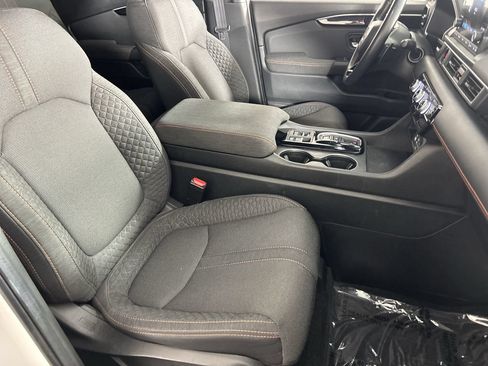 Used 2025 Honda Pilot Sport image 25