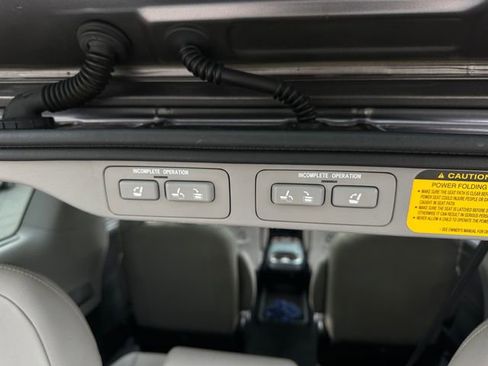 Used 2015 Toyota Sienna Limited Premium image 40