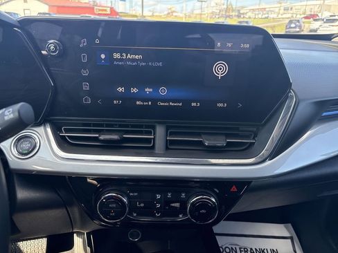 Used 2025 Chevrolet Trax LT w/ LT Convenience Package image 12