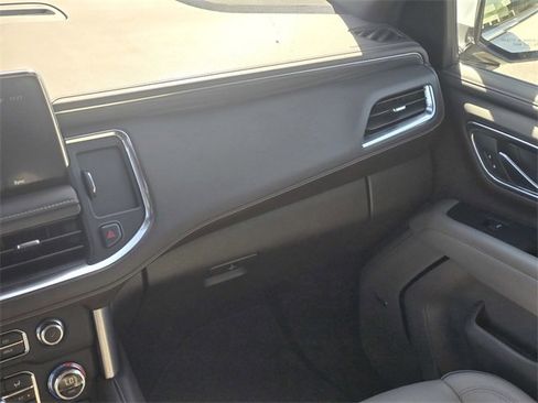 Used 2024 GMC Yukon XL SLT w/ SLT Luxury Package image 19