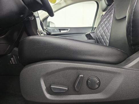 Used 2024 Ford Edge Titanium image 29
