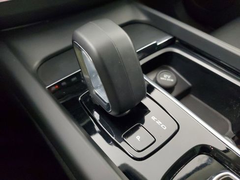 Certified 2023 Volvo XC60 B5 Core image 34