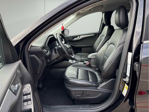 Used 2025 Ford Escape Platinum image 10