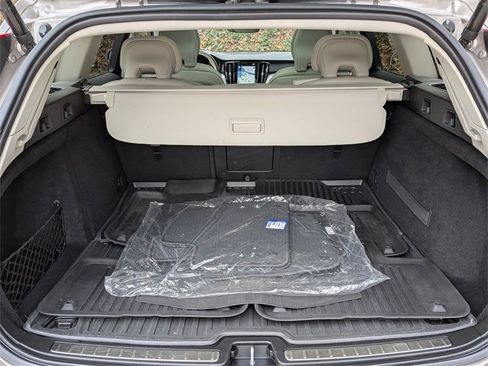 Used 2020 Volvo V60 T5 Cross Country w/ Protection Package Premier image 32