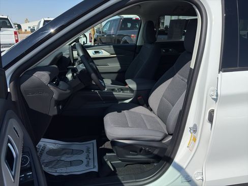 Used 2025 Ford Explorer Active image 17