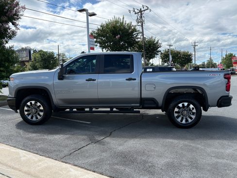 Used 2026 Chevrolet Silverado 2500 Custom AWD/4WD image 2