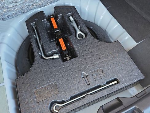 Used 2024 Nissan Kicks SV image 30