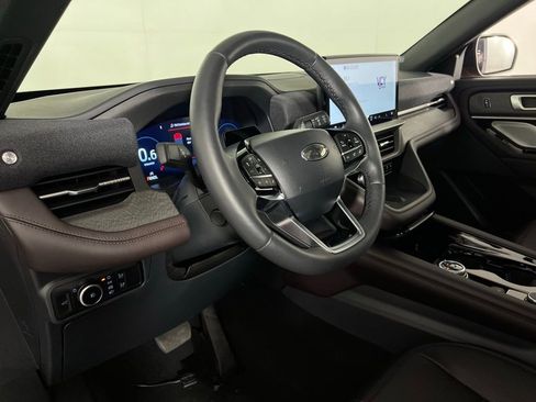 Used 2025 Ford Explorer Platinum w/ Ultimate Package image 23
