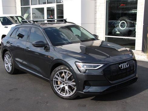 Used 2021 Audi e-tron Prestige AWD/4WD image 2