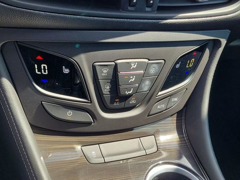 Used 2020 Buick Envision Essence AWD/4WD image 22