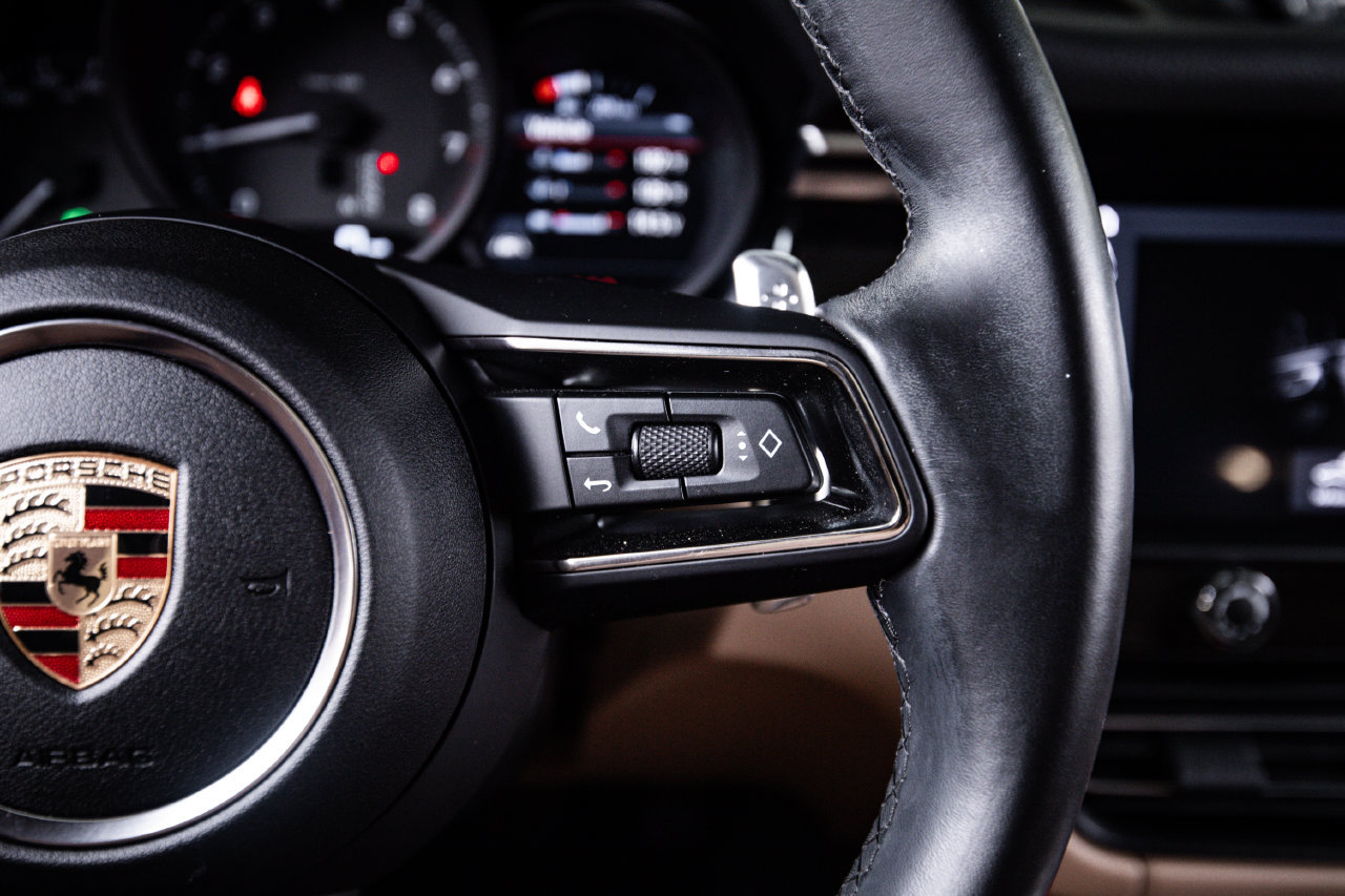 Certified 2024 Porsche Macan AWD/4WD image 16