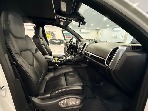 Used 2017 Porsche Cayenne S Platinum w/ Premium Package Plus (Pjy) AWD/4WD image 16