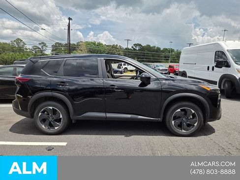 Used 2025 Nissan Rogue SV AWD/4WD image 14