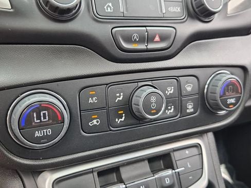 Used 2022 GMC Terrain SLT FWD image 22