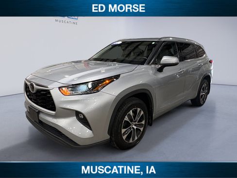 Used 2021 Toyota Highlander XLE AWD/4WD image 1