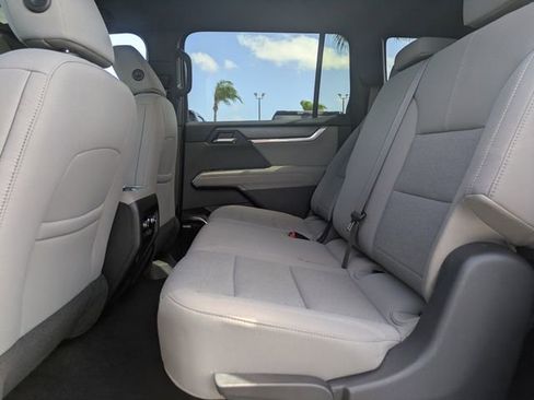 Used 2025 GMC Acadia Elevation FWD image 19