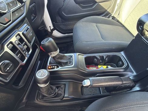 Used 2021 Jeep Gladiator Sport AWD/4WD image 29