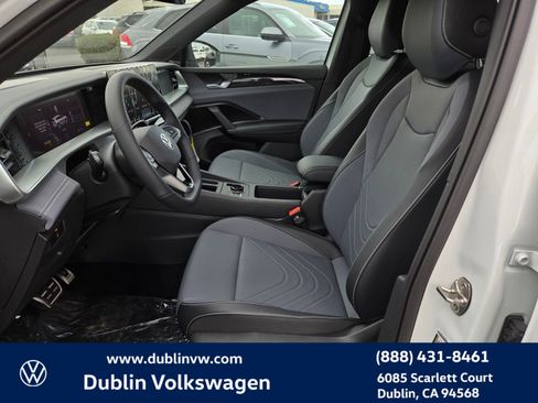 New 2026 Volkswagen Tiguan SE R-Line FWD image 13