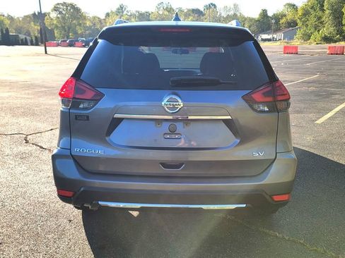 Used 2017 Nissan Rogue SV image 10