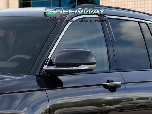 New 2025 Jeep Grand Cherokee Limited RWD image 12
