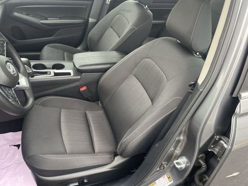 Used 2025 Nissan Altima 2.5 SV FWD image 17