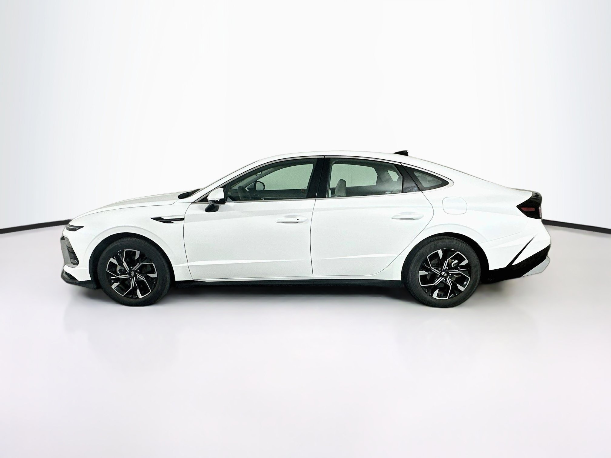 Used 2025 Hyundai Sonata SEL FWD image 4