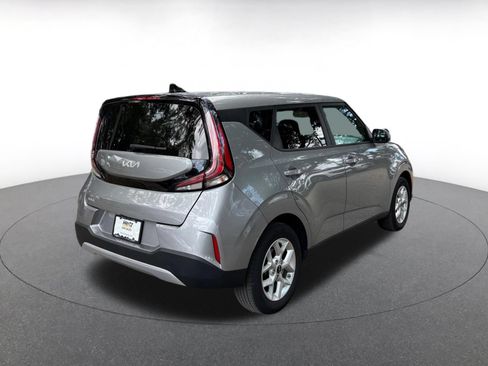 Used 2025 Kia Soul LX w/ LX Technology Package FWD image 7