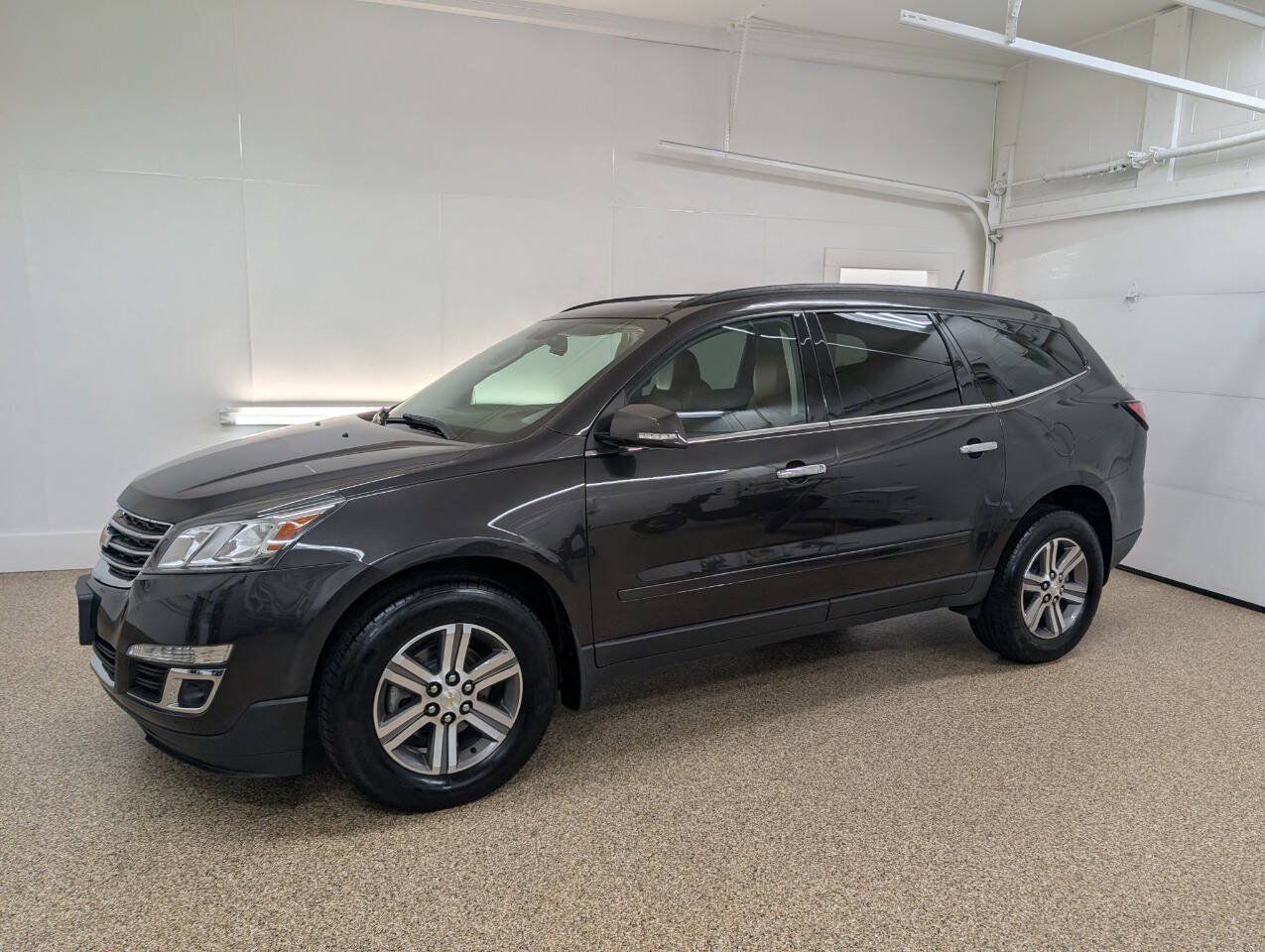 Used 2017 Chevrolet Traverse LT AWD/4WD image 1