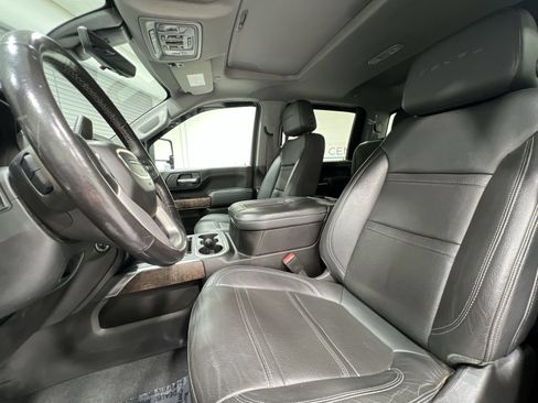 Used 2021 GMC Sierra 2500 Denali w/ Denali Black Diamond Edition AWD/4WD image 11