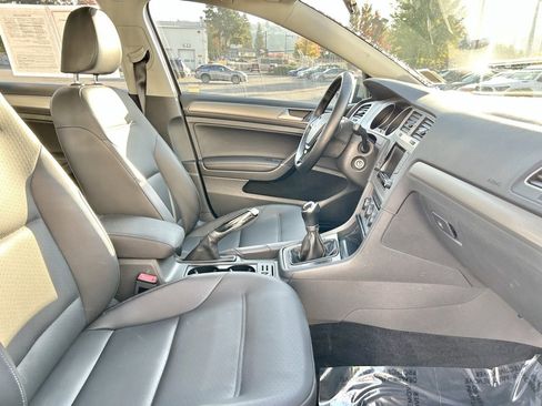 Used 2015 Volkswagen Golf S image 16