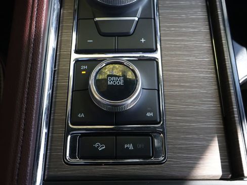 Used 2024 Ford Expedition Limited image 21