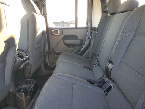 New 2025 Jeep Gladiator Sport image 8