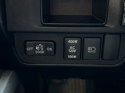 Used 2018 Toyota Tacoma TRD Sport AWD/4WD image 32