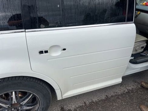 Used 2009 Ford Flex Limited FWD image 13