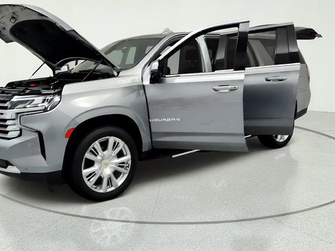 Used 2023 Chevrolet Suburban High Country AWD/4WD image 9