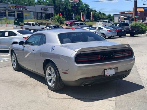 Used 2015 Dodge Challenger SXT RWD image 4