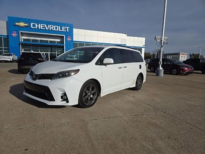 Used 2018 Toyota Sienna SE