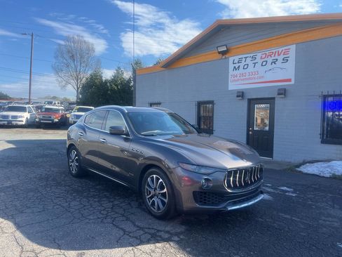 Used 2018 Maserati Levante GranLusso image 1